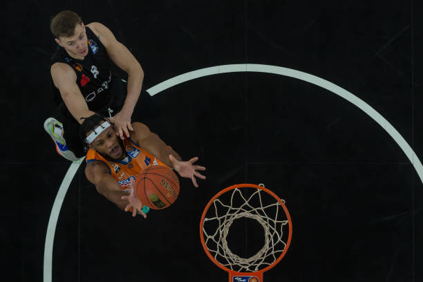 型中场和前 型中场和前